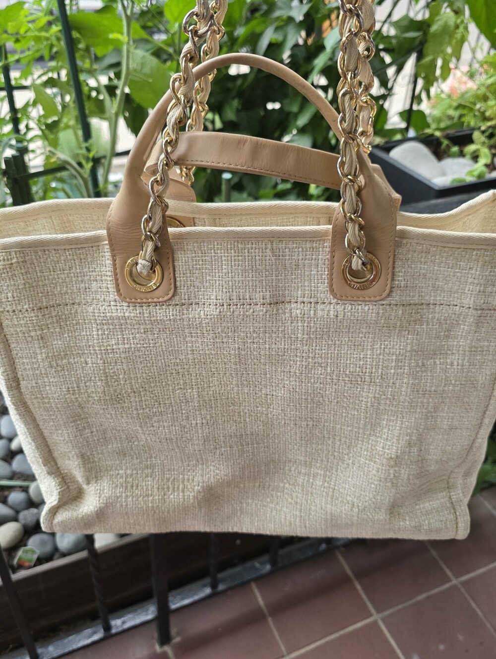 CHANEL Medium Deauville Tote Beige Raffia Glitter Gold Hardware - Picture 2 of 15